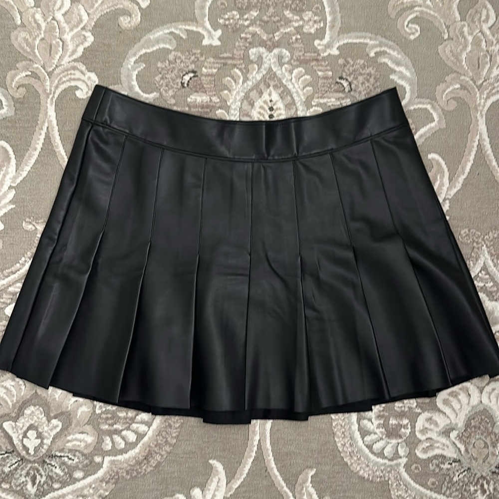BNWT Abercrombie Vegan Leather Pleated Mini